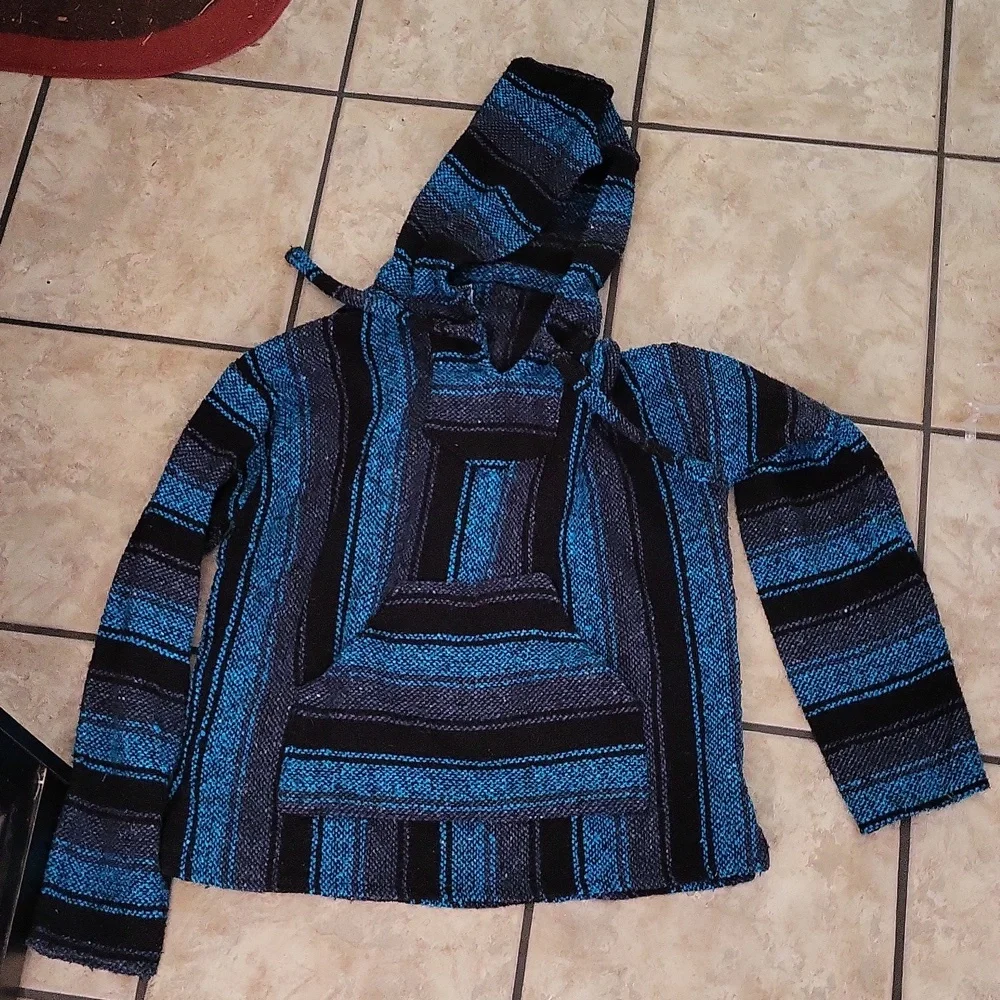 Sweaters - Picture 7 of 7